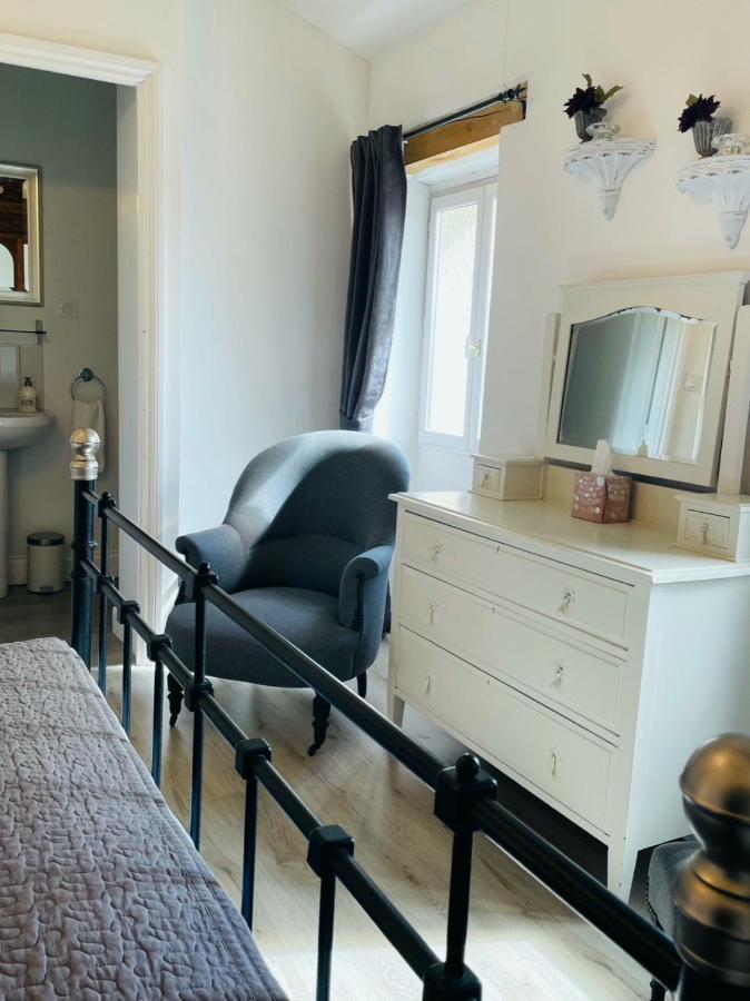 Maison Hirondelles Gîtes Mezieres-sur-Issoire Extérieur photo