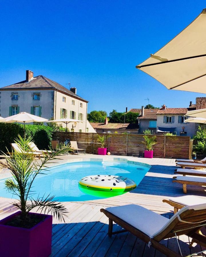 Maison Hirondelles Gîtes Mezieres-sur-Issoire Extérieur photo