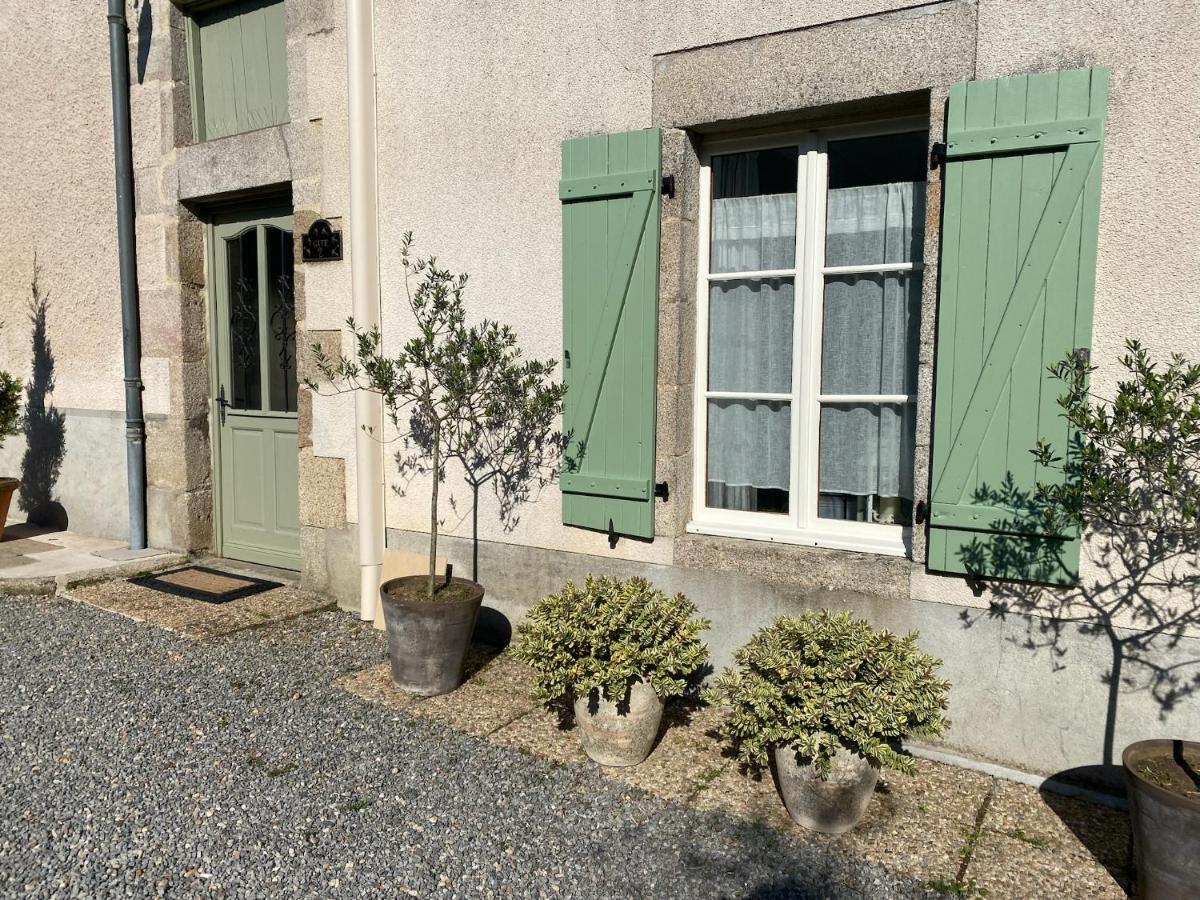 Maison Hirondelles Gîtes Mezieres-sur-Issoire Extérieur photo